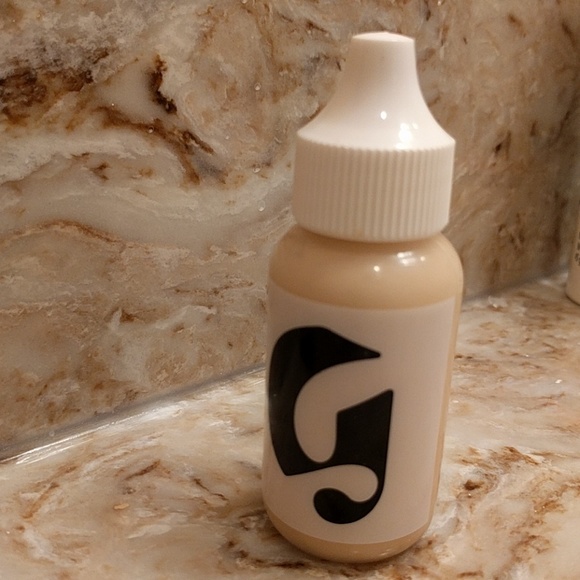 SOLD!!! Glossier Perfecting Skin Tint Light