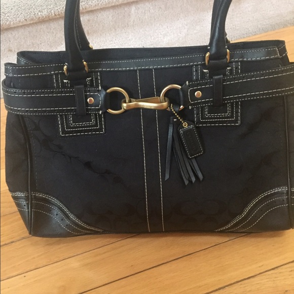 Coach handbag used only once for dinner still brand new 13,5”.9,5”.4”