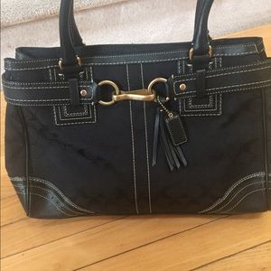 Coach handbag used only once for dinner still brand new 13,5”.9,5”.4”