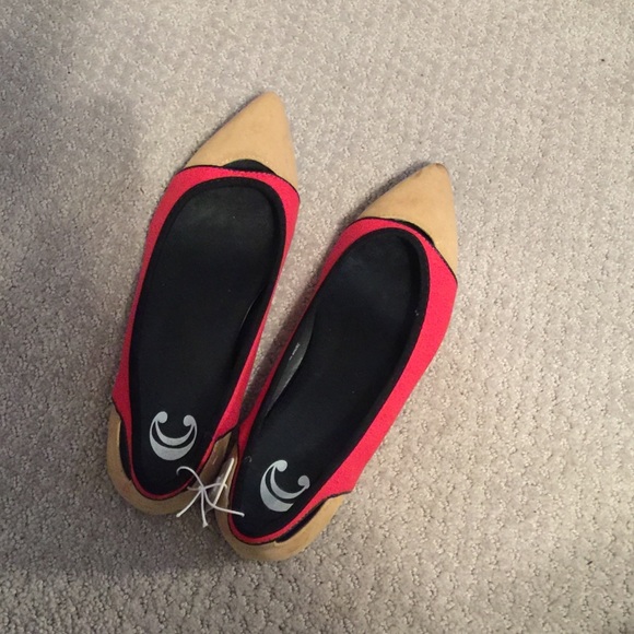 NWT Super Modern Flats