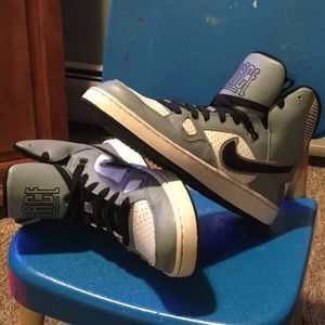 Nike Air Force High Top Shoes size 7 youth