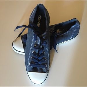 NWT Converse navy blue size 8