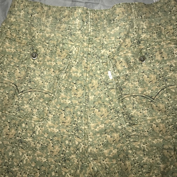 LEVI CAMO CARGO SHORTS