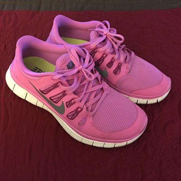 ❌SOLD❌Nike Free Runs - Picture 2 of 4
