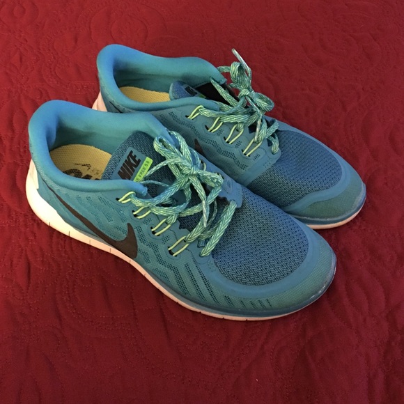 ❌SOLD❌Nike Free Runs - Picture 2 of 4