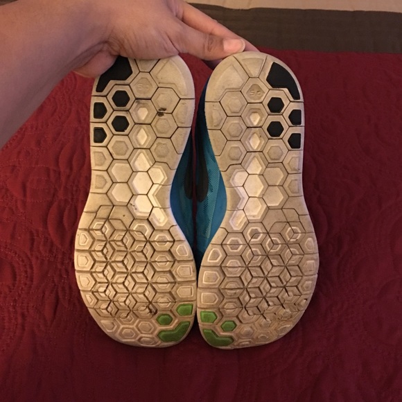 ❌SOLD❌Nike Free Runs - Picture 3 of 4