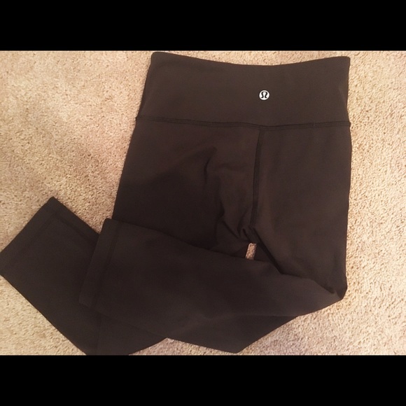 Lululemon Black cropped wunder under