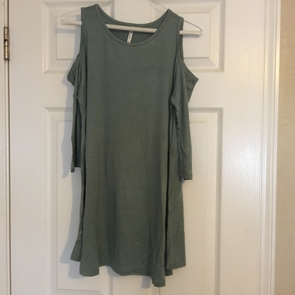 Submit Offer•Sage Cold Shoulder Top💕Boutique NWOT - Picture 3 of 6