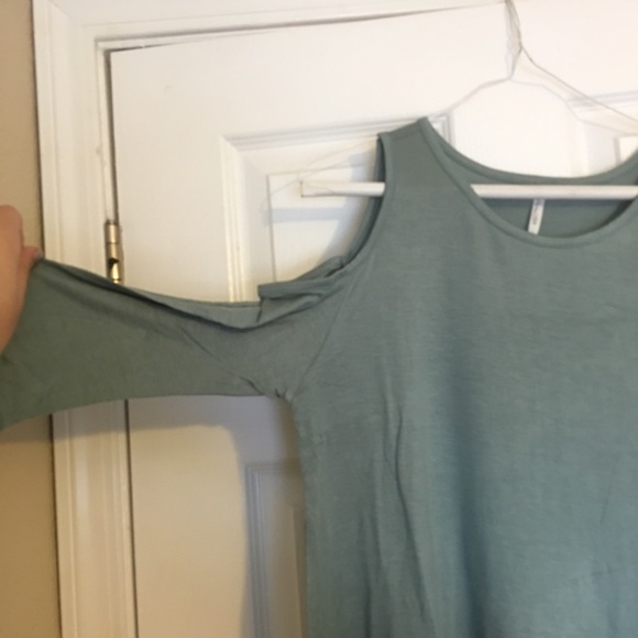 Submit Offer•Sage Cold Shoulder Top💕Boutique NWOT - Picture 4 of 6