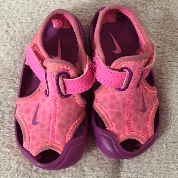 * DONATED * Pink Nike sandal! - Picture 2 of 2