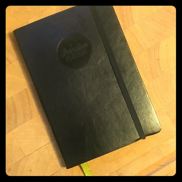 Undated Classic Black Mon. Compact Passion Planner