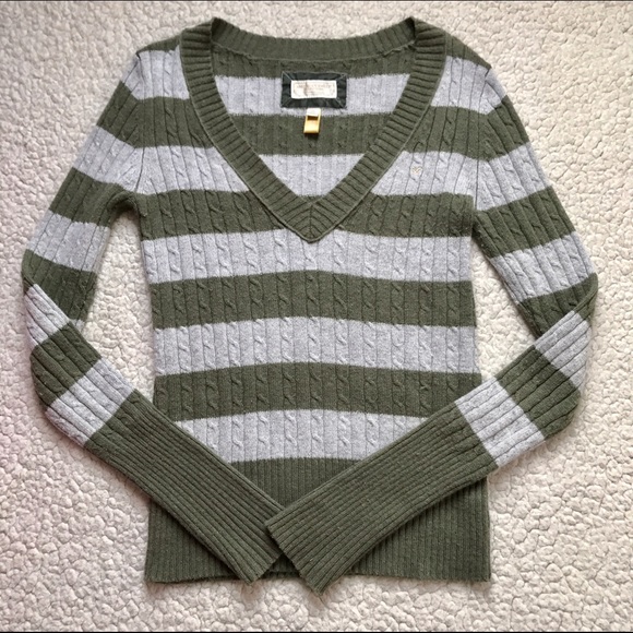 American Eagle Sweater