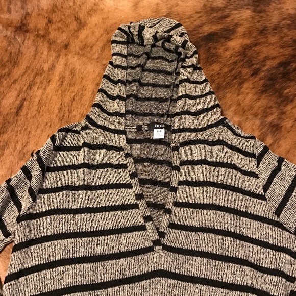 Black and grey hooded sweater - Picture 2 of 4