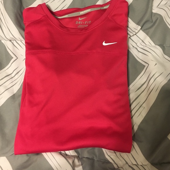 Never worn Nike t shirt