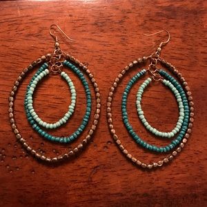 Earrings in bronze and turquoise colored stones