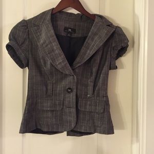 Gray button up shirt sleeve suit top