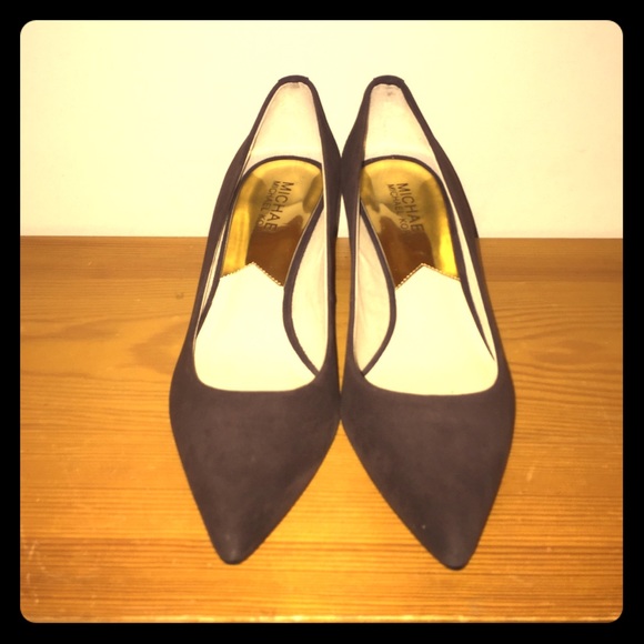 Michael Kors Flex Kitten Suede Pump