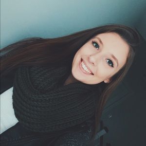 Meet your Posher, Elissa