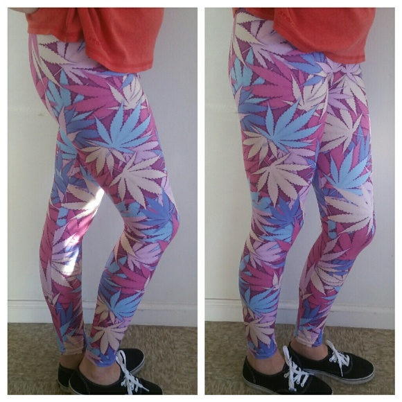 Last Pair! NEW Weed Leaf Leggings - Picture 2 of 4