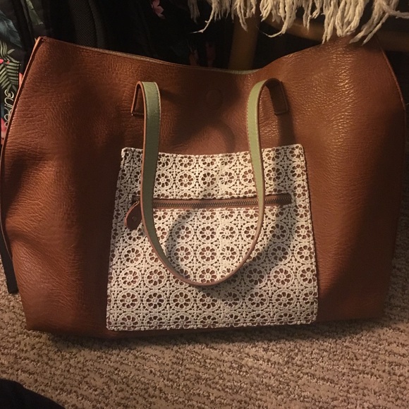 Tan tote bag