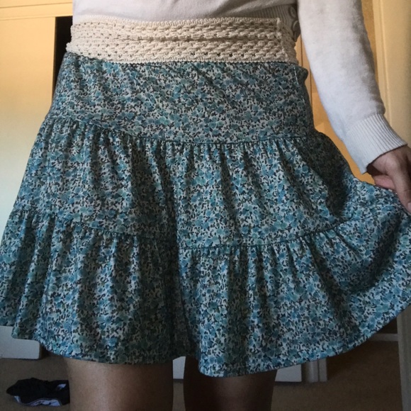 Mid thigh floral skirt