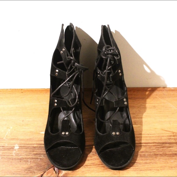 Miss Guided cut-out booties