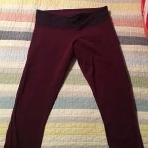 Lululemon maroon crops