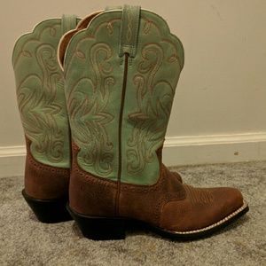 Ariat Shoes - Ariat cowboy boots size 6 Ariat Shoes - Ariat cowboy boots size 6