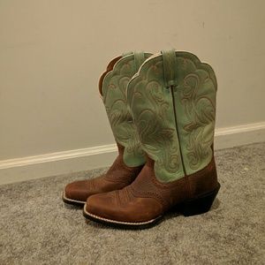 Ariat Shoes - Ariat cowboy boots size 6 Ariat Shoes - Ariat cowboy boots size 6