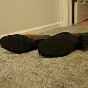 Ariat Shoes - Ariat cowboy boots size 6 Ariat Shoes - Ariat cowboy boots size 6
