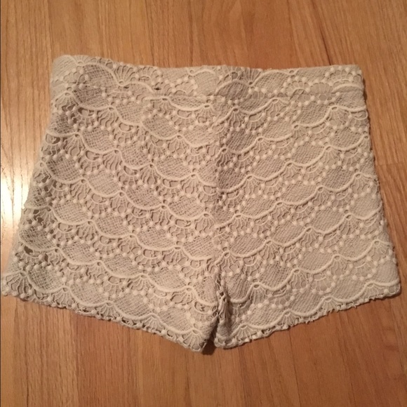Express lace shorts - Picture 2 of 3