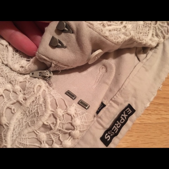 Express lace shorts - Picture 3 of 3
