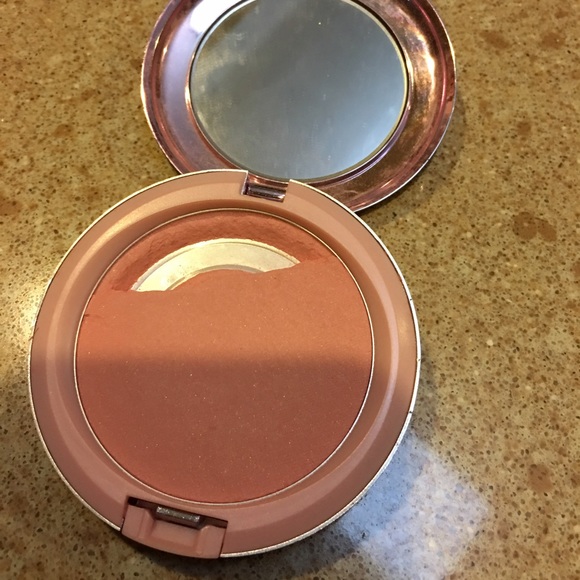 MAC Cosmetics Pretty Baby Beauty Powder