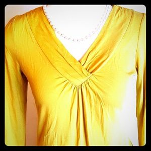 Small Medium ELLE long sleeve v neck tee green