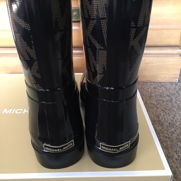 Rain boots - Picture 2 of 4