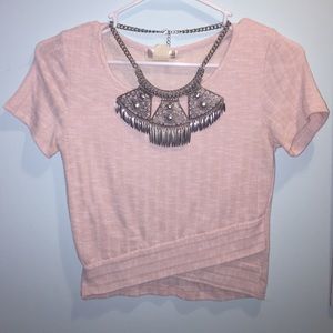 Cute baby pink crop top and necklace!!😍