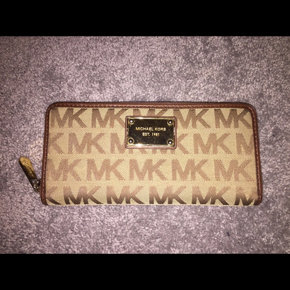 Michael Kors Logo Wallet