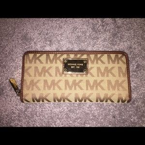 Michael Kors Logo Wallet