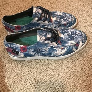 new Reef sperry shoes