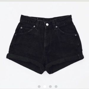 High waisted Levi shorts