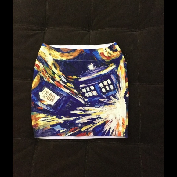 FREE $5item w/ sale of Dr Who Van Gogh Miniskirt