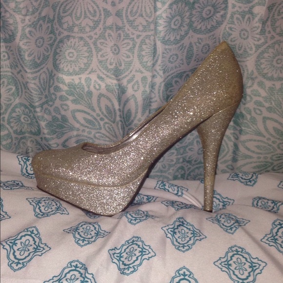 Silver prom shoes, size 7