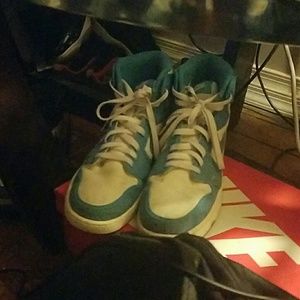 Meet your Posher, Ernest