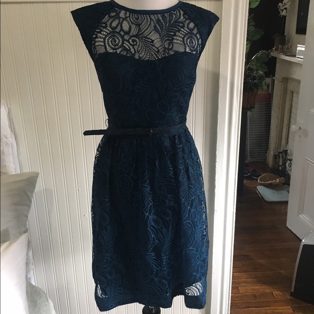 Trina Turk Cagney Lace dress mystic blue, size 6. - Picture 7 of 10