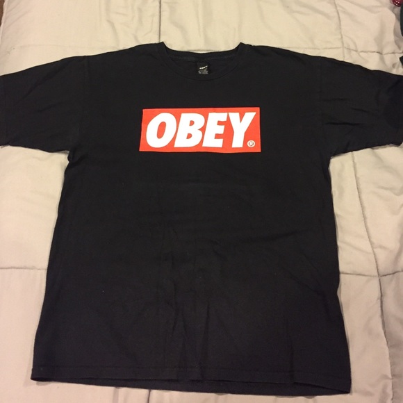 Urban Outfitters classic Obey black tee red logo
