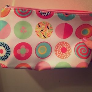 Look at this cute makeup bag👍🏻