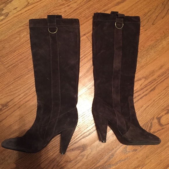 Tall brown suede MIA riding boot - barley worn!
