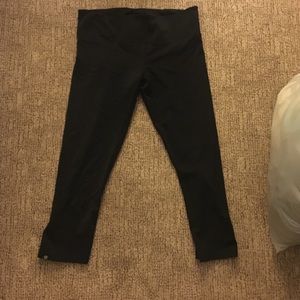 NWT Onzie Black Capri Pants