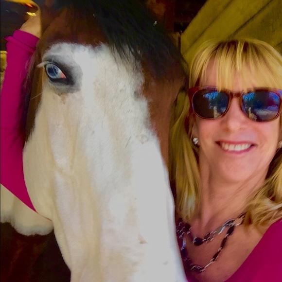 Meet your Posher, Lisa - Picture 2 of 5