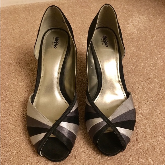 Mossimo Open Toe Black and Silver Heels - Picture 2 of 4